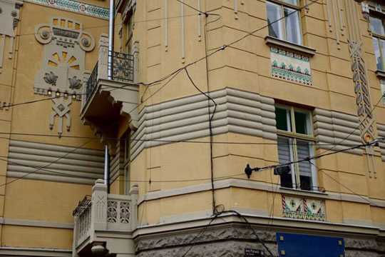 У Львовi знову будуть ремонтувати балкони у будинках-пам'ятках - INFBusiness