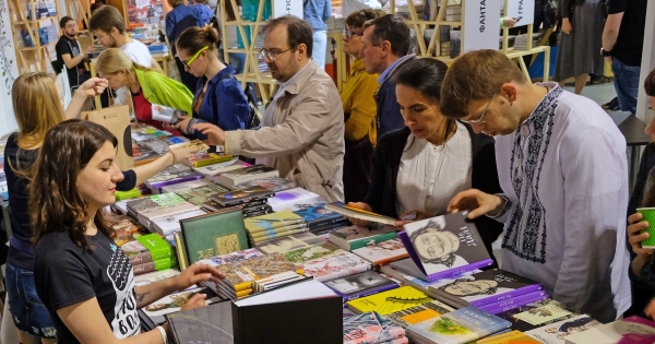 Українські книги купують удвічі більше. Найпопулярніші – Ілларіон…