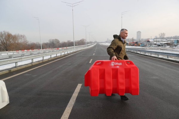 У Києві відкрили нову ділянку Великої кільцевої дороги. Її підвели до майбутнього тунелю під річкою Дніпро - INFBusiness