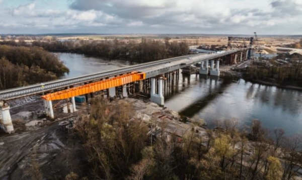 Завершено перший етап насування 293-метрової прогонової будови мосту через Десну (ФОТО) - INFBusiness