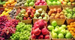 Чому ціни на імпортні овочі та фрукти “кусаються”