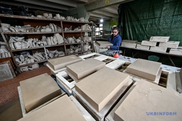 У Запоріжжі відновили виробництво плитки, яку не виготовляють вже 70 років, аби відбудувати розбомбленої ворогом пам’ятки - INFBusiness