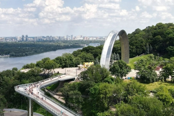 Інститут нацпам'яті наполягає на повному демонтажі колишньої Арки Дружби народів - INFBusiness