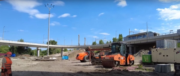 Будівництво зʼїзду з Подільсько-Воскресенського мосту на Троєщину: що вже зроблено (ФОТО) - INFBusiness