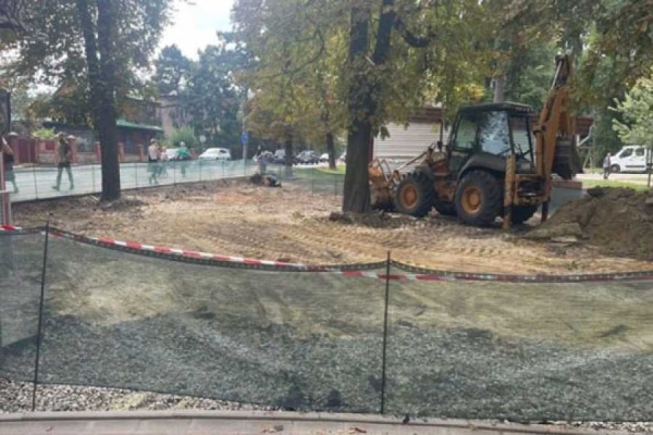 У Львовi вiдремонтують вхiдну групу Личакiвського парку. Йдеться передусiм про облаштування благоустрою навколо трамвайної зупинки: тротуар, частково дорiжки та газони. Усi роботи виконають за кошти iнвестора. Про це повiдомив Любомир Зубач, заступник мiського голови Львова з мiстобудування. Львiв вирiшив провести благоустрiй бiля парку - INFBusiness