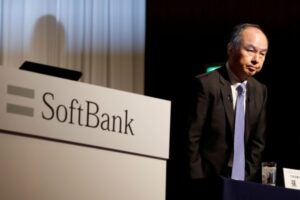 Трамп та гендиректор SoftBank оголошують про інвестиції у розмірі $100 млрд