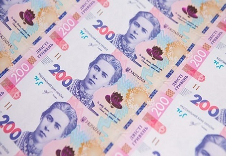 Українцям загрожує штраф від 340 до 1700 грн за неправильне паркування, зокрема на тротуарах, пішохідних переходах та місцях для осіб з інвалідністю. У разі серйозних порушень або несплати штрафу автомобіль можуть евакуювати на штрафмайданчик. Який штраф світить українцям за неправильне паркування - INFBusiness