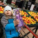 Споживання воєнного часу: що купують українці та як повертають відчуття нормальності - INFBusiness