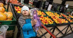 Споживання воєнного часу: що купують українці та як повертають відчуття нормальності