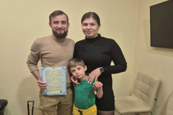 Родина ВПО з Запорiжжя отримала кредит на житло в Чернiвцях - INFBusiness
