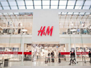 H&M розглядає підвищення цін через тиск мит США