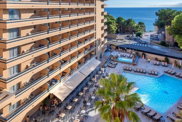 Мережа готелів Hyatt продасть портфель нерухомості Playa за $2 млрд - INFBusiness