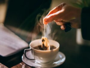 Мікропластик є в наших улюблених напоях, а чай і кава – найгірші.