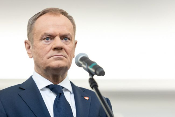 Сталося це через амбітний проєкт з будівництва аеропорту. Між Навроцьким і Туском виник конфлікт: що стало причиною - INFBusiness