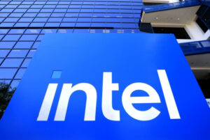 SoftBank робить несподівану ставку в $2 млрд на відродження AI-інновацій Intel