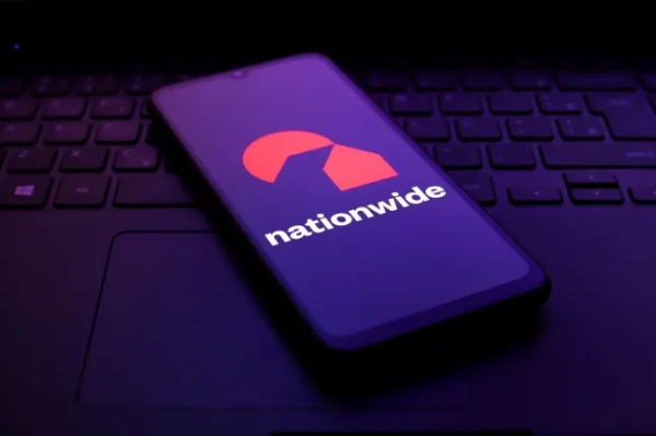 Логотип будівельного товариства Nationwide з'являється на екрані смартфона в Ріно, США, 30 листопада 2024 року. (Фото Jaque Silva/NurPhoto via Getty Images)