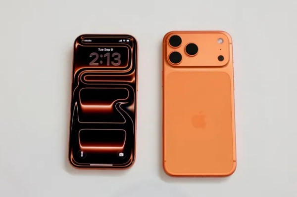 iPhone 17 Pro представлені під час заходу Apple у театрі Стіва Джобса в Купертіно, Каліфорнія, США, 9 вересня 2025 року. REUTERS/Manuel Orbegozo