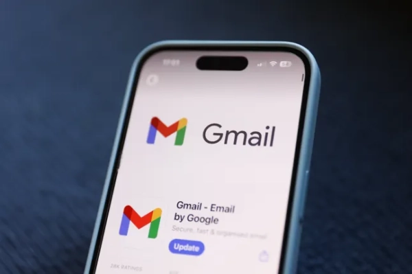 Понад 2,5 мільярда користувачів Gmail можуть опинитися під загрозою після того, як хакери зламали важливу базу даних Google. На цьому ілюстративному фото, зробленому в Польщі 29 червня 2024 року, зображено Gmail в App Store. (Фото Якуба Пожицького/NurPhoto через Getty Images)