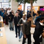 Нові надтонкі iPhone 17 та iPhone Air від Apple сьогодні надходять у продаж у Великій Британії. - INFBusiness