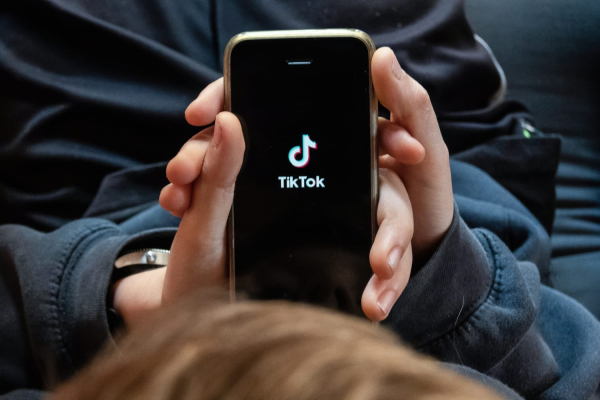 Трамп просуває продаж TikTok США за $14 млрд із захистом даних користувачів - INFBusiness