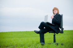 Не всім з нас судилося стати кулібіними та едісонами, але прості, слушні та перспективні ідеї спадають на думку дуже багатьом. Однак далі цього зазвичай справа не йде, лише зрідка ідея реалізується особисто для автора, полегшуючи його працю та заощаджуючи його час. А шкода, адже цінна думка могла б допомогти багатьом: принести прибуток чи заощадити витрати підприємству, а премію, повагу колег та службові перспективи – автору. Все, що для цього потрібно – подати «рацуху», або, по-науковому, раціоналізаторську пропозицію . Про те, як це зробити, і йтиметься у статті. Як оформити рацпропозицію та навіщо це потрібно? - INFBusiness