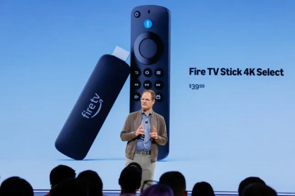 Перегляд сумнівного контенту на Amazon Fire Stick став ще складнішим, оскільки VPN ще не доступні на цьому пристрої. Ейдан Маркус, віцепрезидент Fire TV, анонсує Fire TV Stick 4K Select під час заходу Amazon, присвяченого демонстрації нових продуктів у Нью-Йорку, США, 30 вересня 2025 року. REUTERS/Kylie Cooper