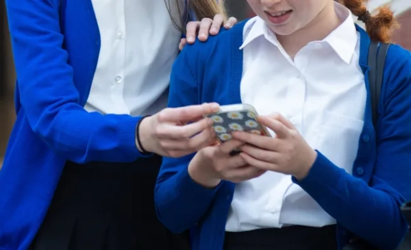 Данія забороняє соціальні мережі для осіб віком до 15 років: чи може це статися і тут? - INFBusiness