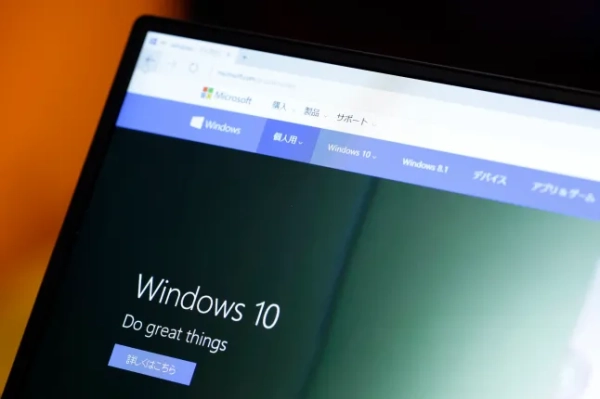 Мільйони користувачів Windows 10 закликають вжити заходів, перш ніж Microsoft припинить підтримку цієї операційної системи. Операційна система Windows 10 корпорації Microsoft працює на ноутбуці під час заходу з презентації продукту в Токіо.