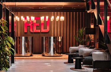Будівництво готелю відомої мережі Radisson поки на стадії перемовин / Radisson Hotels готель рецепція radisson red