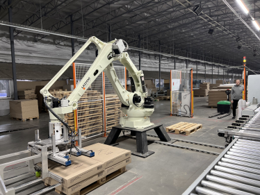 ```html «Аккорд-Імпорт», роботизована система, меблі /надано пресслужбою «Аккорд-Імпорт»