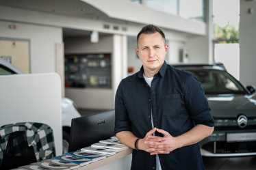 ```html Руслан Акімов, Stellantis Ukraine. Фото: Артем Галкін