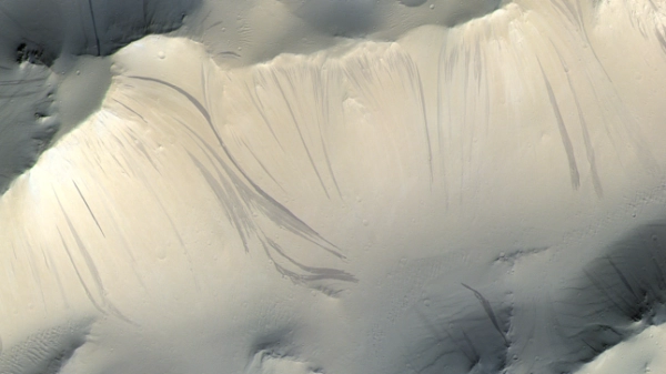 Таємницю двох мільйонів чорних смуг на Марсі, можливо, нарешті розгадано - INFBusiness