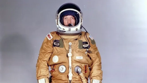 Коли 12 квітня 1981 року злетів перший шатл STS-1, астронавти Джон Янг та Роберт Кріппен були одягнені в катапультні скафандри, змодельовані тут.