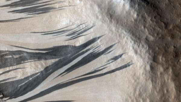 Таємницю двох мільйонів чорних смуг на Марсі, можливо, нарешті розгадано - INFBusiness