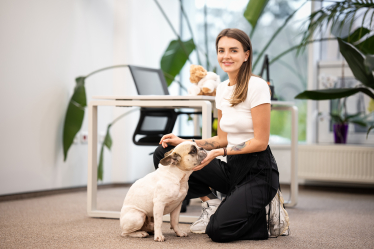 Споживання матеріалів переходить в цифровий вигляд, і онлайн-платформи все більше домінують в медіапросторі країни. Про це свідчать дані Statista: до 2030 року цифровий медіаринок України згенерує 45,65% від загального прибутку медійної індустрії. Анна Ковальова, власниця LIVE Media HUB