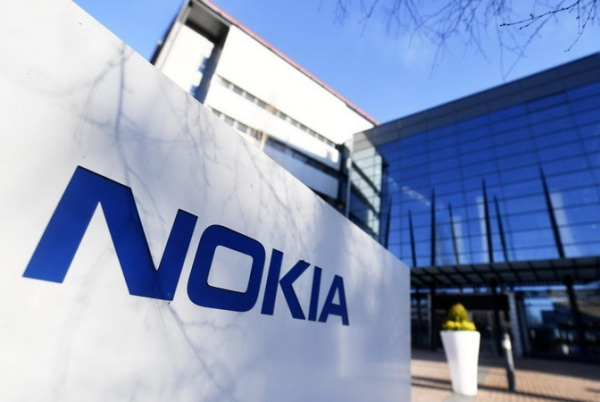 У вівторок корпорація Nokia повідомила, що Nvidia придбає пакет акцій вартістю $1 млрд у фінського виробника телекомунікаційного устаткування — це стало ще однією стратегічною співпрацею для флагмана ринку чипів для штучного інтелекту. Nvidia з США вкладає $1 мільярд у фінську компанію Nokia, що виготовляє 5G. - INFBusiness
