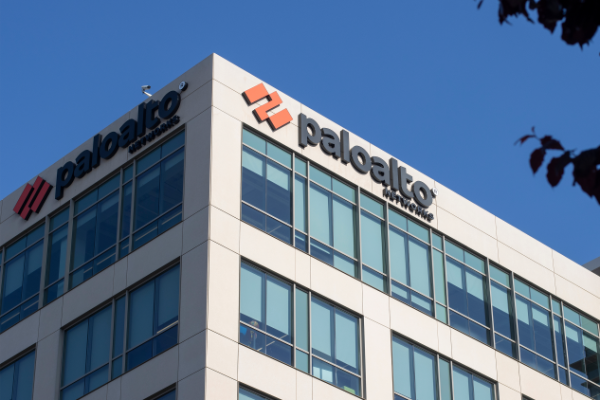 Фірма з Санта-Клари, що в Каліфорнії, має намір інтегрувати Chronosphere з платформою Cortex AgentiX, що надасть можливість використовувати її AI-агентів для аналізу даних хмарної організації, ідентифікації проблем із швидкодією та автоматизованого дослідження причин їх виникнення. Palo Alto розрахується за угоду коштами та новими акціями, якими замінить існуючі опціони та винагороди. Palo Alto Networks придбає Chronosphere, творця хмарного спостереження, за 3,35 мільярда доларів. - INFBusiness