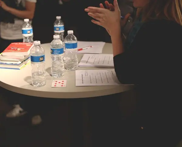 Любите бутильовану воду? Дуже дарма: вчені попередили про дуже серйозну небезпеку