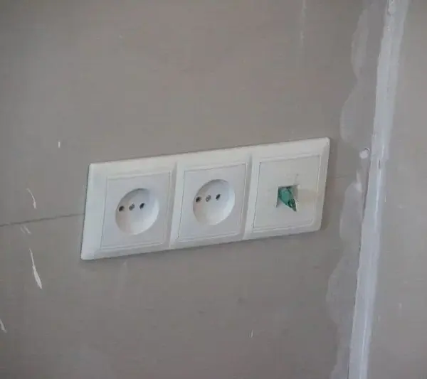 Xiaomi представила першу настільну зарядну станцію потужністю 2,5 кВт