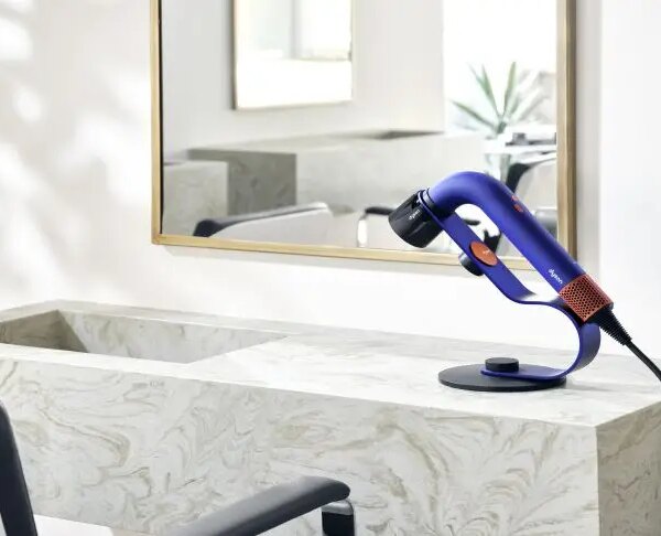 Фени Dyson Supersonic r і Panasonic EH-NA0J: хто швидше висушить волосся, але…