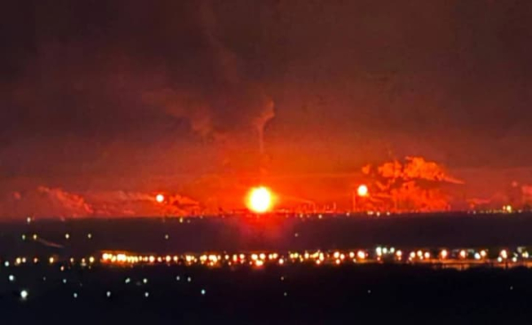 Широка атака дронів на волгоградський регіон: загоряння на підприємстві та руйнування будівель