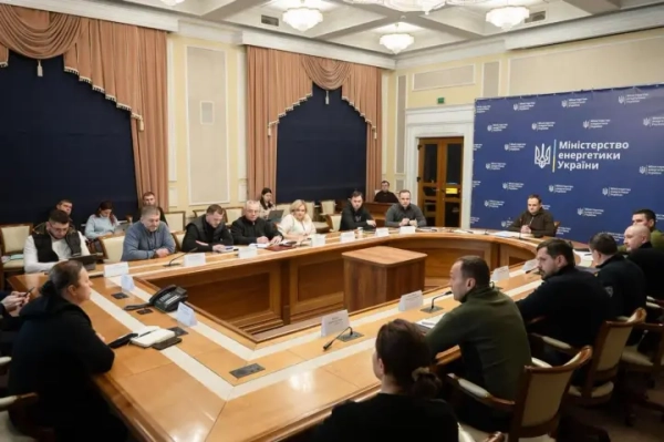 Енергосистема на межі: у Києві та області розгортають додаткові пункти підтримки через критичний дефіцит світла – Міненерго