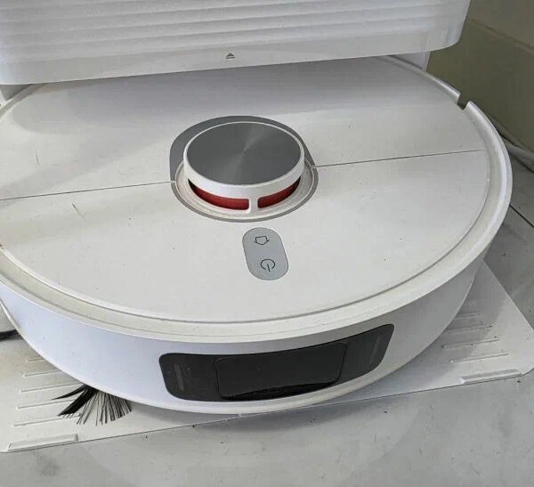 Хакери навчилися зламувати розумні пилососи: чим це загрожує власникам