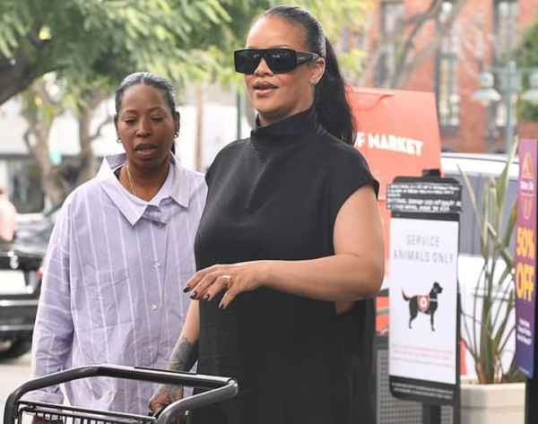 Ріанна з обручкою: чутки про заручини розпалюються