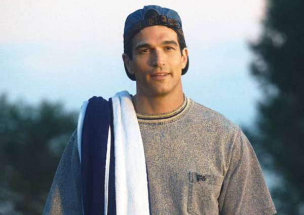 Від екрану до нью-йоркських тротуарів: мода у стилі Джона Кеннеді-молодшого знову в тренді