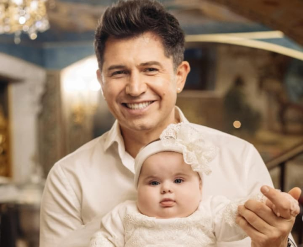 Андрій Джеджула провів хрещення доньки Емілії та вперше…
