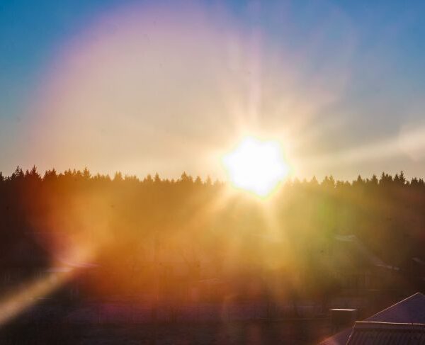 Білорусів попередили: на День закоханих очікується потужний геомагнітний удар по Землі