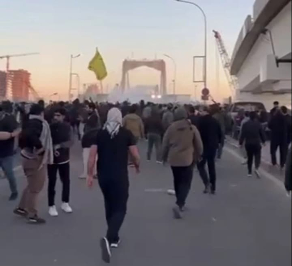 У Багдаді: запеклі бої біля американського представництва між демонстрантами та правоохоронцями.