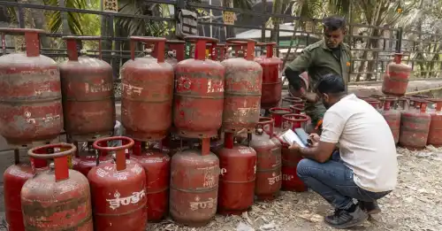 Паливна скрута: бензин – для багатих, робочий тиждень – коротший.