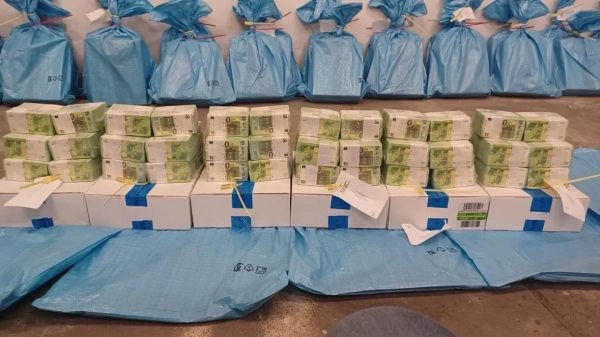 Уряд Угорщини на своїй сторінці в ФБ показав фотографії готівки та золота, вилучених з інкасаторських машин Ощадбанка